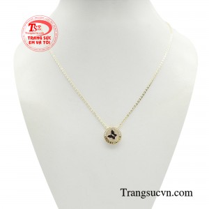 Dây chuyền hồ điệp duyên dáng sở hữu thiết kế thanh mảnh, nhẹ nhàng hình cánh bướm nhỏ xinh. 