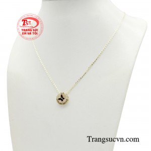 Chiếc dây chuyền mang đến cho bạn vẻ đẹp mỏng manh, duyên dáng và thanh lịch. 