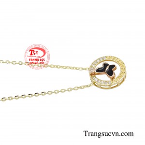 Kiểu dáng này sẽ mang đến cho người đeo một vẻ ngoài sang trọng, quý phái và đầy cuốn hút.