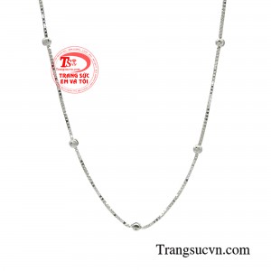 Là phái đẹp chắc hẳn bạn luôn mong muốn mọi người phải ngưỡng mộ bạn vì nét đẹp rạng rỡ, gu ăn mặc thời thượng hay cách phối phụ kiện để làm cho tăng thêm phần thu hút cho những bộ cánh của mình.