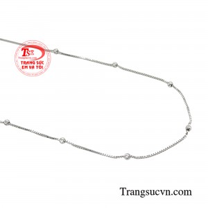 Dây chuyền nữ ngọt ngào phong cách chắc chắn sẽ là phụ kiện hoàn hảo giúp nàng ghi điểm trọn vẹn trong mắt người đối diện.