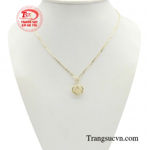 Dây chuyền nữ phong cách thời thượng vừa mang sự nữ tính nhẹ nhàng vừa thể hiện được vẻ đẹp kiêu sa, quyến rũ của phái nữ. 