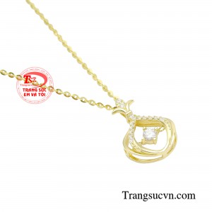 Chắc chắn sẽ là lựa chọn tuyệt vời giúp nàng cân trọn mọi phong cách, dù là thanh lịch hay những bộ cánh quyến rũ nhất, khiến nàng trở thành tâm điểm của mọi ánh nhìn.