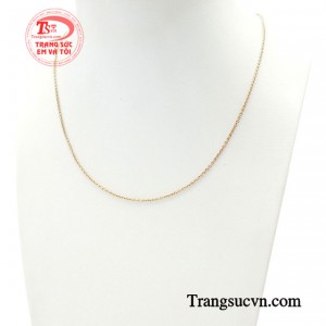 Dây chuyền được chế tác bởi những nghệ nhân kim hoàn lành nghề nhất, đảm bảo độ hoàn thiện cao và tinh xảo đến từng chi tiết. 