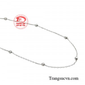 Nếu nàng yêu thích mẫu dây chuyền thanh mảnh thì đây sẽ là người bạn đồng hành tuyệt vời của nàng