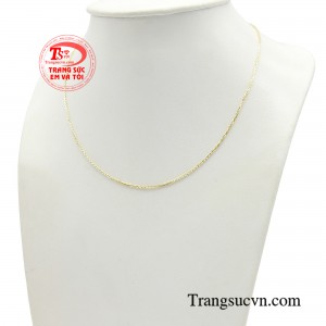 Nó thể hiện sự tự tin và ấn tượng, đồng thời tạo nên một dấu ấn riêng, khiến người đeo nổi bật ở mọi góc nhìn.