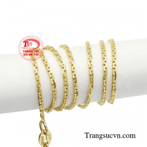 Nó tạo ra một điểm nhấn cuốn hút trên cổ, thu hút sự chú ý và tạo nên sự tỏa sáng đặc biệt. 