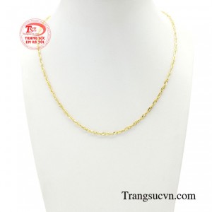 Dây chuyền vàng phong cách thời trang được chế tác trên chất liệu vàng 18k với độ bền đẹp và sáng bóng cao.