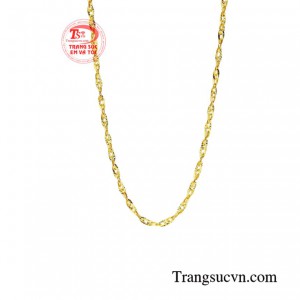 Quý cô có thể kết hợp dây chuyền với nhiều trang phục khác nhau để tạo điểm nhấn cho phong cách thời trang của mình.