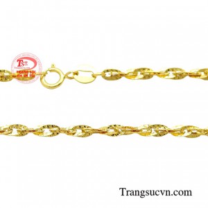 Dây chuyền vàng phong cách thời trang không chỉ là một món đồ trang sức đẹp mắt mà còn là món quà ý nghĩa dành tặng cho những người phụ nữ yêu thương.