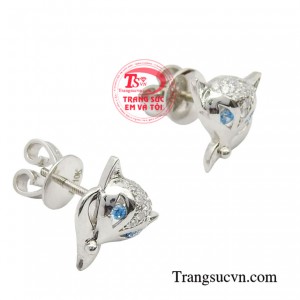 Sản phẩm được chế tác tỉ mỉ với những đường nét uyển chuyển, thể hiện hình ảnh chú Hồ Ly đầy quyền lực và quyến rũ. 