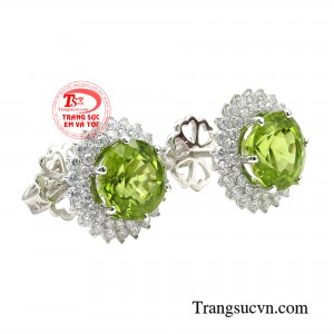 Vừa tôn lên nét đẹp thời thượng vừa mang lại vẻ đẹp đầy lôi cuốn giúp chị em thật sự trở nên rực rỡ.