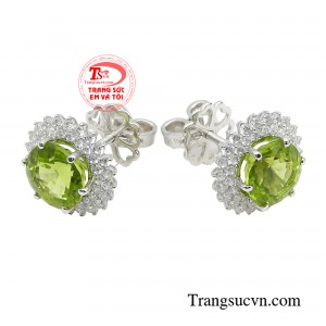 Đây là một lựa chọn hoàn hảo cho những ai đang tìm kiếm một điểm nhấn độc đáo và lấp lánh cho trang phục của mình, giúp bạn dễ dàng tỏa sáng trong mọi tình huống.