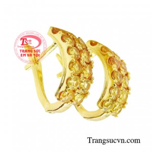  Khi đeo đôi hoa tai này lên nó giúp người đeo trở nên quyến rũ và sang trọng.