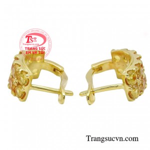  Đôi bông tai nâng tầm vẻ đẹp, giúp hình ảnh của các cô gái thêm phần lộng lẫy và tỏa sáng hơn nếu chúng ta phối hợp với những bộ đồ.