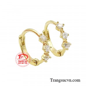 Chất liệu vàng tây cao cấp, đảm bảo độ bền và sự an toàn phù hợp với mọi hoạt động của bé.