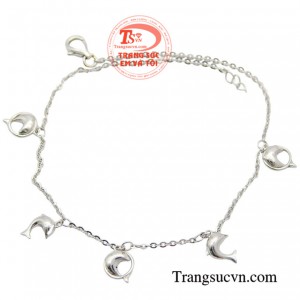 Lắc chân phong cách thanh lịch họa tiết, đơn giản, xinh xắn giúp đôi chân của các cô nàng thêm nổi bật và nữ tính.