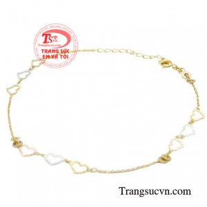 Với sắc vàng rực rỡ kết hợp với những hình trái tim lấp lánh như những ngôi sao tỏa sáng