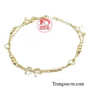 Lắc chân vàng ngọt ngào thu hút có thiết kế mới mẻ và nổi bật để tôn lên diện mạo thanh lịch, quyến rũ khiến nàng xiêu lòng ngay từ ánh đầu tiên.