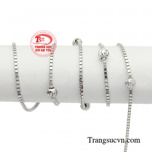 Dù là diện với bất kỳ trang phục thời trang nào cũng đều tạo được điểm nhấn độc đáo.