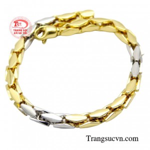 Với kiểu dáng khỏe khoắn, mạnh mẽ, tôn lên sự bản lĩnh và cá tính mạnh mẽ của người đàn ông.