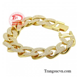 . Sản phẩm được lấy cảm hứng từ những chiến binh đại diện cho phái mạnh thể hiện sự mạnh mẽ, bản lĩnh của đàn ông.