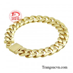 Thiết kế dày dặn mạnh mẽ, khỏe khoắn giúp toát lên được sự đẳng cấp của người đeo. 