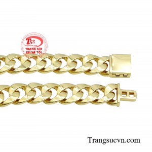 Một điểm cộng cho chiếc lắc là thiết kế móc khóa hiện đại và dễ dàng sử dụng.