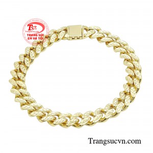 Lắc tay nam vàng thượng lưu mỗi một mắt xích đều được liên kết chặt chẽ với nhau tạo sự bền chặt khăng khít. 