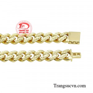 Chiếc lắc tay sẽ làm nổi bật sự nam tính và mạnh mẽ, khẳng định được bản lĩnh của người đàn ông.