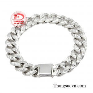 Lắc tay nam vàng trắng sử dụng công nghệ chế tác hiện đại với họa tiết phay bắt sáng giúp người đeo thêm phần sang trọng và đẳng cấp. 