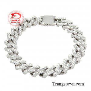 Lắc tay nam vàng trắng thượng lưu tạo nên sự độc đáo trên nền chất liệu vàng trắng sáng bóng.