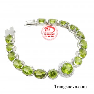 Sản phẩm được chế tác thủ công với sự tỉ mỉ và khéo léo của các nghệ nhân