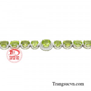 Nếu bạn là một tín đồ yêu thích những món trang sức lấp lánh, thanh lịch và tinh tế thì chắc chắn không thể bỏ qua món phụ kiện đẳng cấp này.