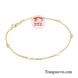 Một chiếc lắc tay nữ đẹp sẽ nhẹ nhàng ôm lấy cổ tay người đeo vừa không gây vướng víu vừa mang đến sự thoải mái cho bạn. 