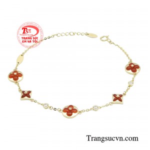 Lắc tay thời thượng quyến rũ tinh tế và ấn tượng không chỉ phù hợp với những cô gái trẻ trung, tinh nghịch