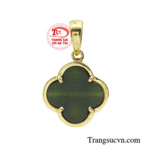 Mặt dây chuyền 4 lá thời thượng không chỉ sở hữu diện mạo sang trọng, tao nhã, tỉ mỉ, chứa đầy sự nữ tính, quyến rũ