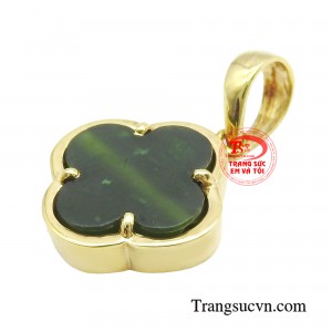 Cỏ 4 lá là biểu tượng của may mắn, hạnh phúc, và sự thành công. 