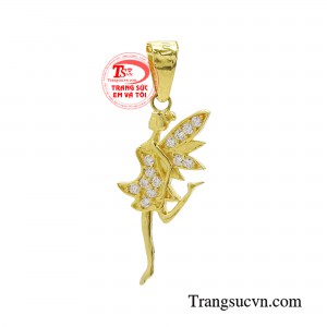 Mặt dây chuyền thiên thần mang lại vẻ đẹp trẻ trung, trong sáng và thuần khiết với đôi cánh nhỏ tượng trưng cho sự dịu dàng của phái đẹp trong thời khắc thanh xuân trong trẻo.