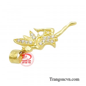 Nét tinh khôi ấy được các nghệ nhân chế tác chuyển tải khéo léo như ngợi ca vĩnh cửu vẻ đẹp tâm hồn