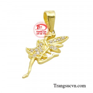 Mặt dây chuyền được làm từ chất liệu vàng 10k chắc chắn sẽ khiến bạn phải hài lòng về chất lượng.