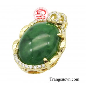 Cẩm thạch là một loại đá quý đặc biệt, bởi không chỉ đem lại phong thái kiều diễm và khí chất ngất trời mà còn nuôi dưỡng năng lượng may mắn, thu hút vượng khí và sức khoẻ cho chủ nhân.