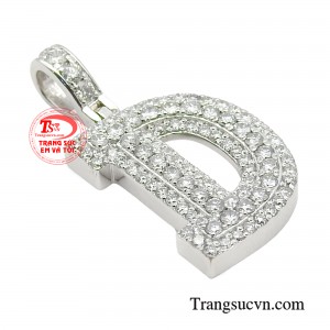 Với giá trị và đẳng cấp của nó, mặt dây chuyền kim cương thể hiện sự quyền lực và tầm quan trọng của người đeo trong mắt mọi người.