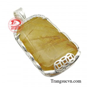 Mặt dây chuyền đá thạch anh tóc vàng đang được rất nhiều bạn luôn lựa chọn làm món trang sức luôn đeo bên mình.