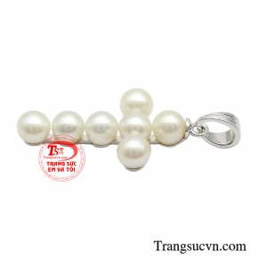 Mặt dây ngọc trai trở thành món quà tôn vinh sự thanh lịch và đài các dành riêng cho quý cô.