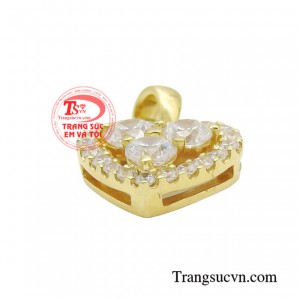 Sản phẩm giúp nàng dễ phối hợp với nhiều phong cách khác nhau. 