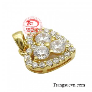 Không chỉ là món đồ trang sức mà mặt dây chuyền tái tim còn là tuyên ngôn về cá tính của bạn.