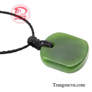 Mặt dây Vô Sự Bài  đang là sản phẩm trang sức và là món đồ phong thủy đang bán chạy trên thị trường.