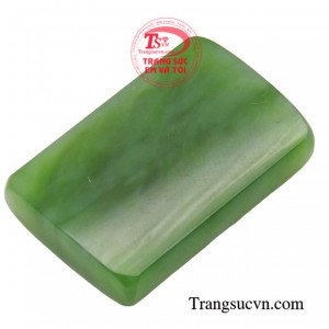 Mặt dây Vô Sự Bài lộc sang trọng được chế tác tinh xảo, mang lại lịch thiệp cho người sử dụng.