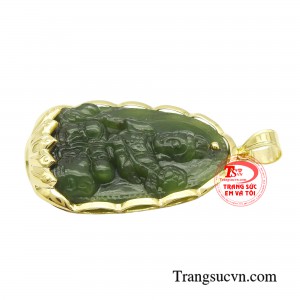 Một tay cầm nhành sen biểu tượng cho sự tinh khiết. Một tay mang gậy như ý biểu tượng cho vạn sự như ý.